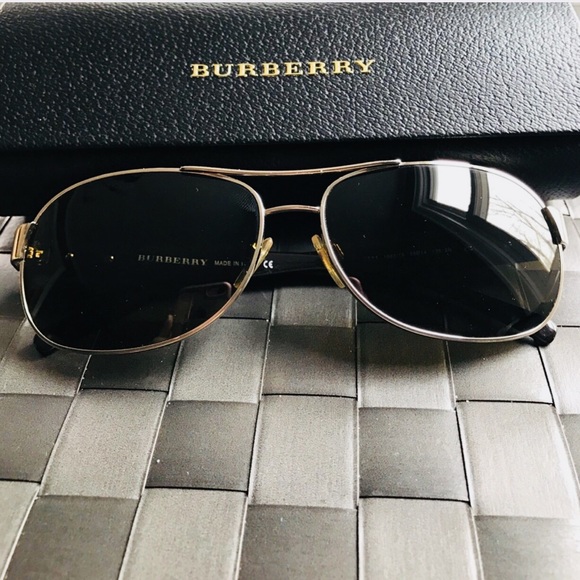 Burberry Accessories - 😍 AUTHENTIC BURBERRY POLARIZED SUNGLASSES NWOT😍